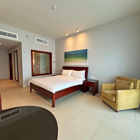 Radisson Blu Resort, Fujairah Luaran gambar A bedroom at the hotel