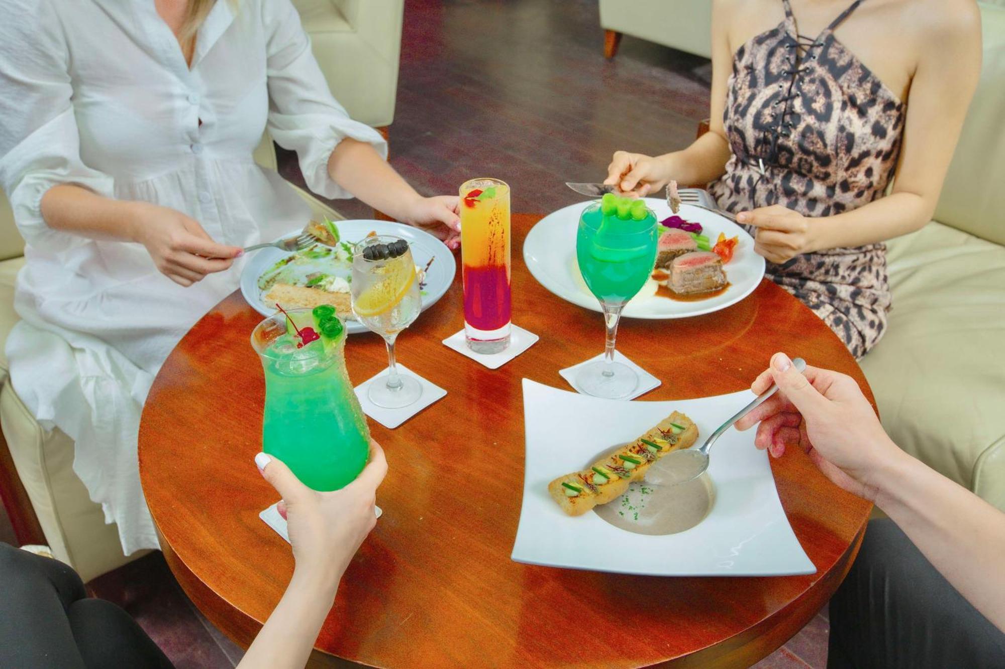 Radisson Blu Resort, Fujairah Luaran gambar A selection of non-alcoholic drinks